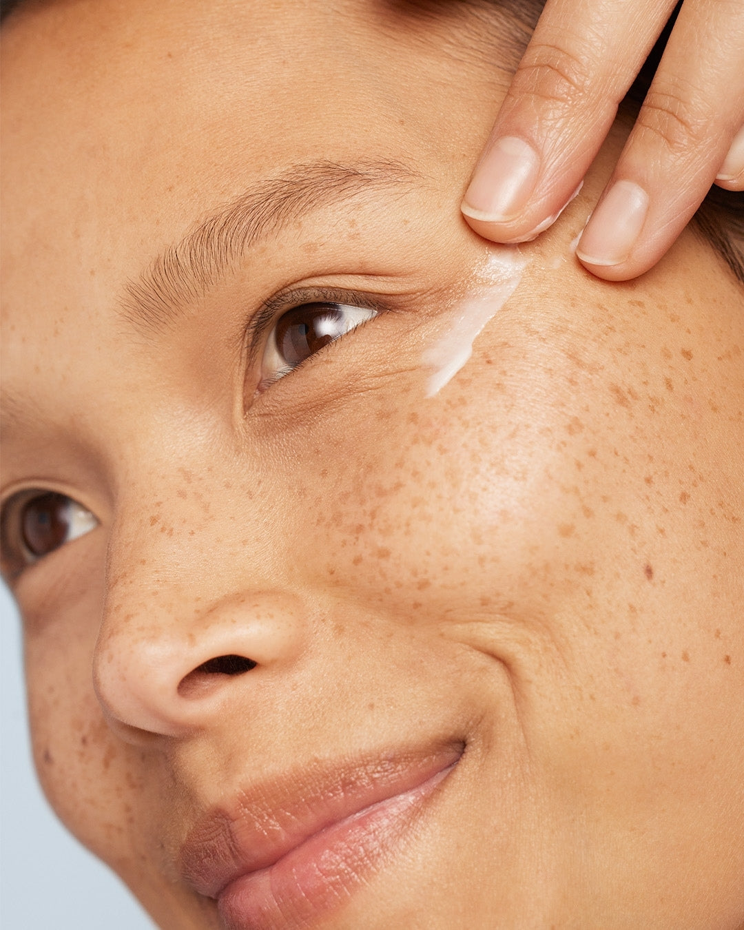 How to Layer Eye Products: The Right Order for Morning and Night